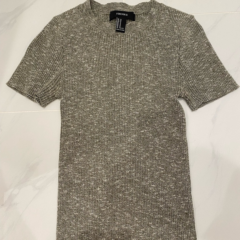 Green ribbed short sleeve top